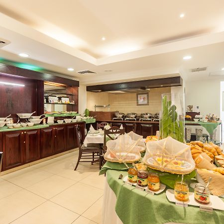 Courtyard Hotel Rosebank Johannesburg Bagian luar foto