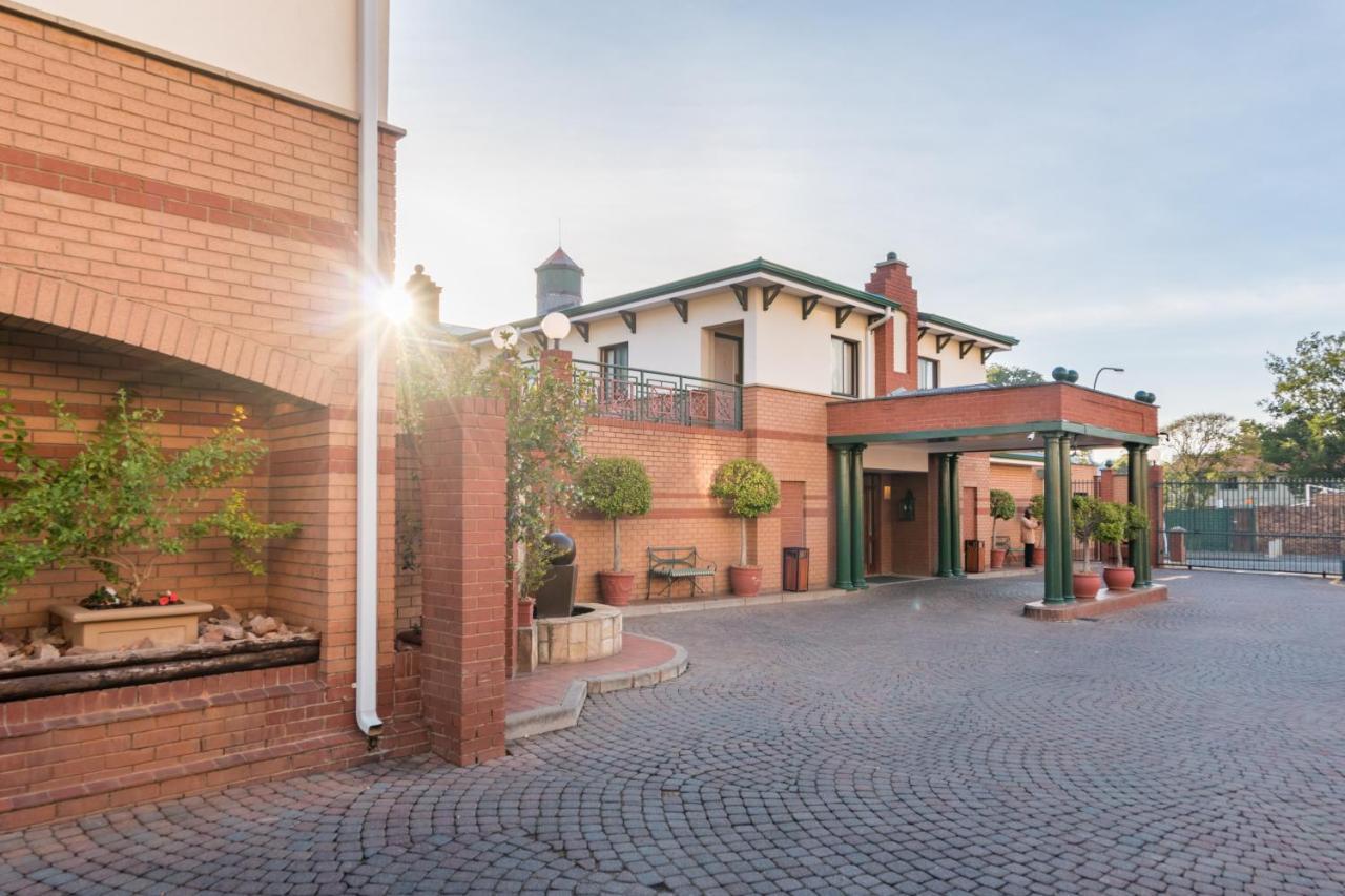 Courtyard Hotel Rosebank Johannesburg Bagian luar foto