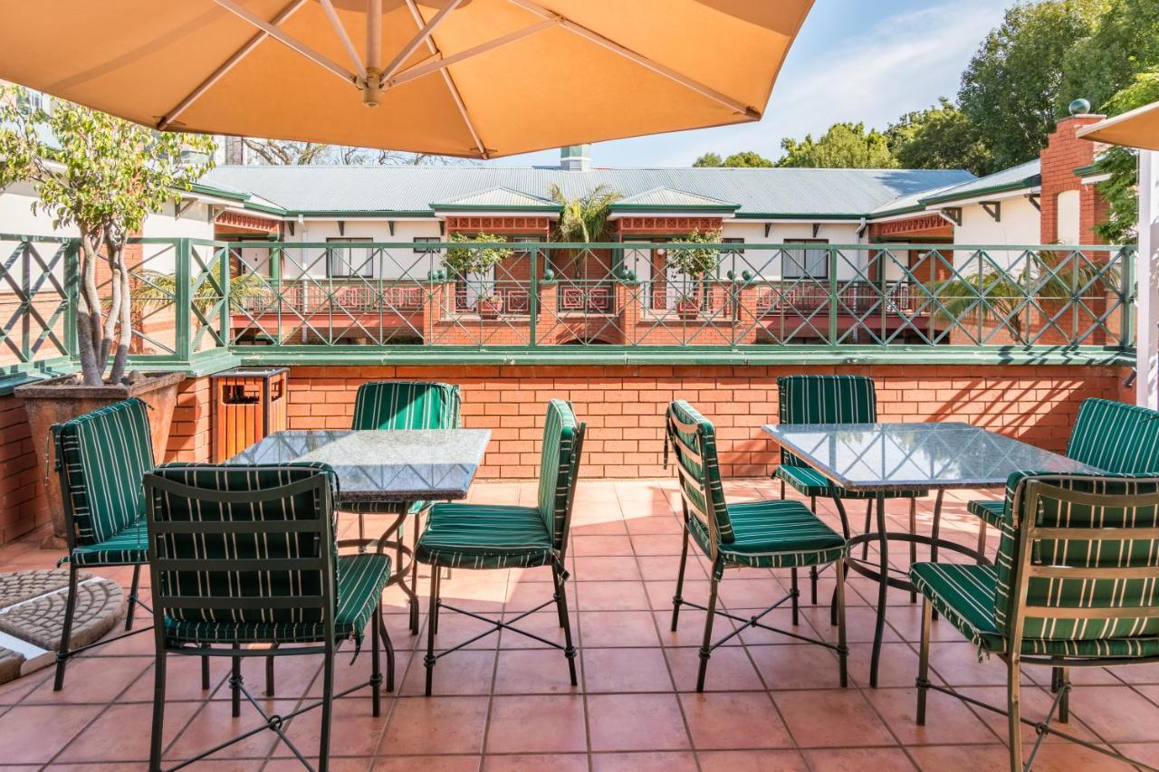 Courtyard Hotel Rosebank Johannesburg Bagian luar foto