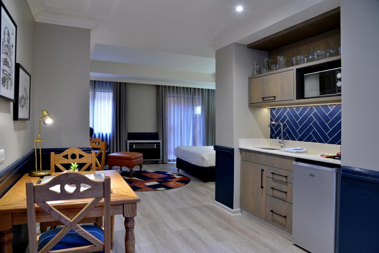 Courtyard Hotel Rosebank Johannesburg Bagian luar foto