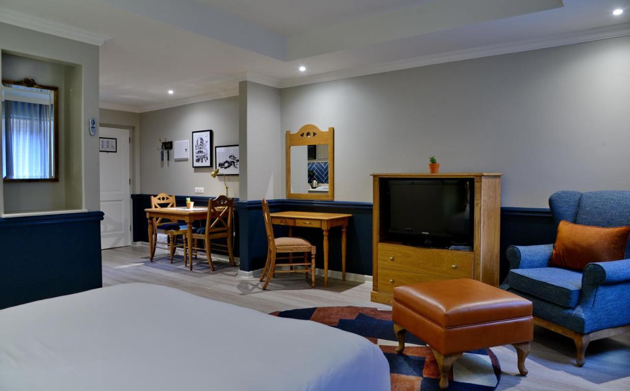 Courtyard Hotel Rosebank Johannesburg Bagian luar foto