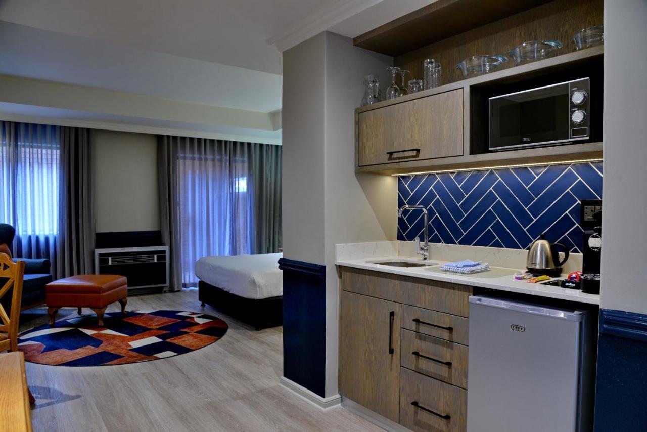 Courtyard Hotel Rosebank Johannesburg Bagian luar foto