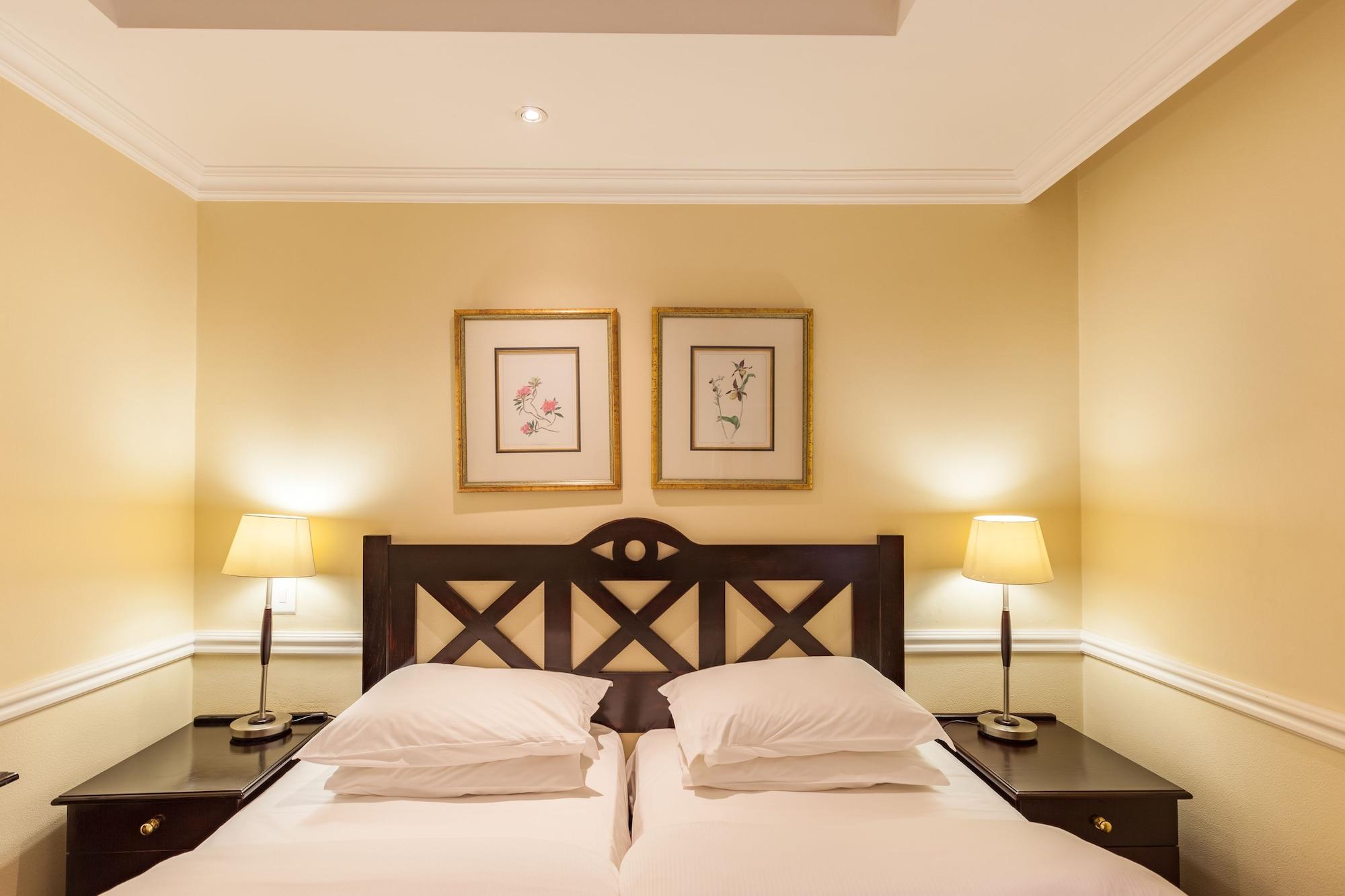 Courtyard Hotel Rosebank Johannesburg Bagian luar foto