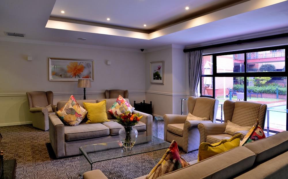 Courtyard Hotel Rosebank Johannesburg Bagian luar foto