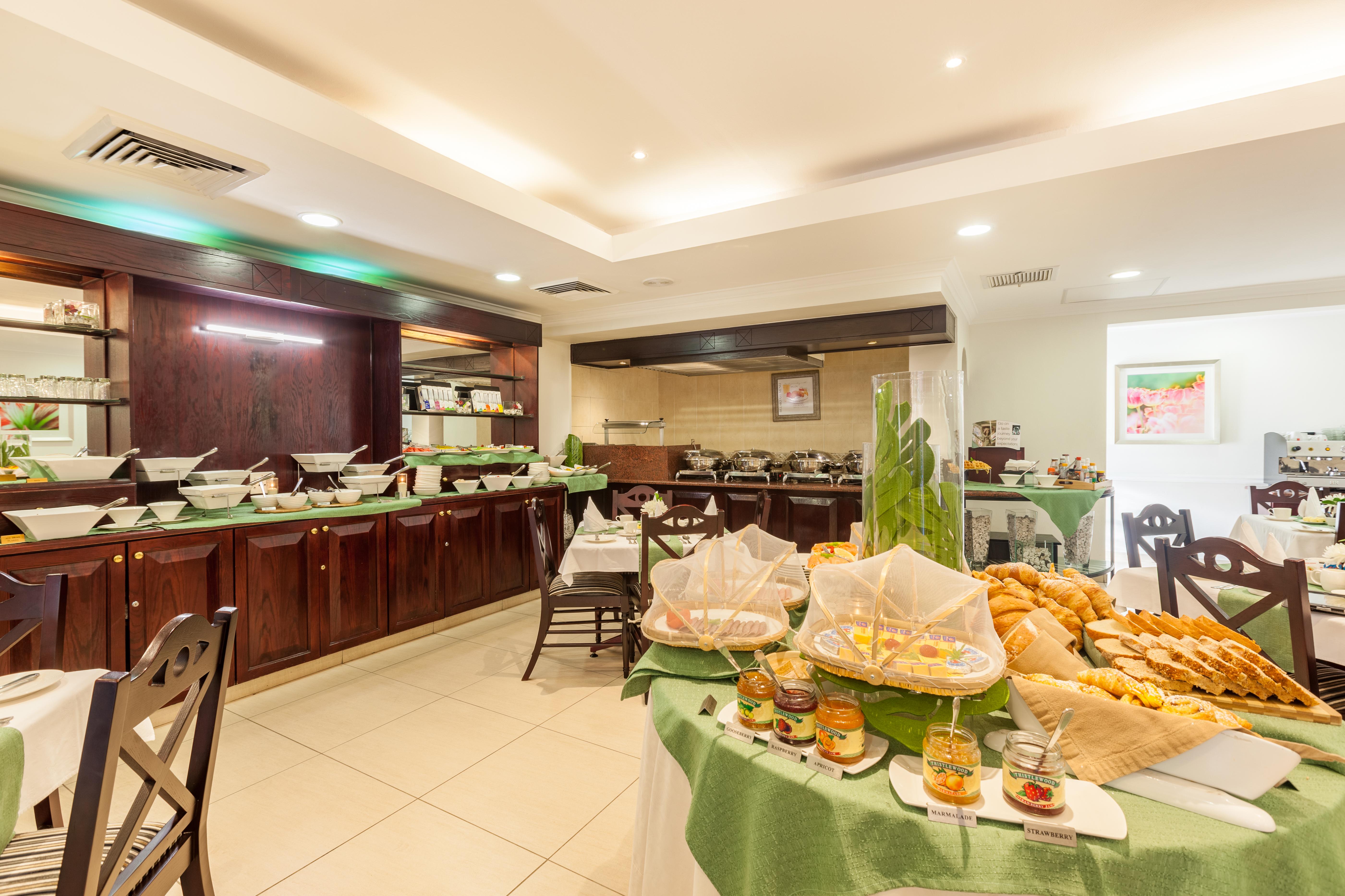 Courtyard Hotel Rosebank Johannesburg Bagian luar foto