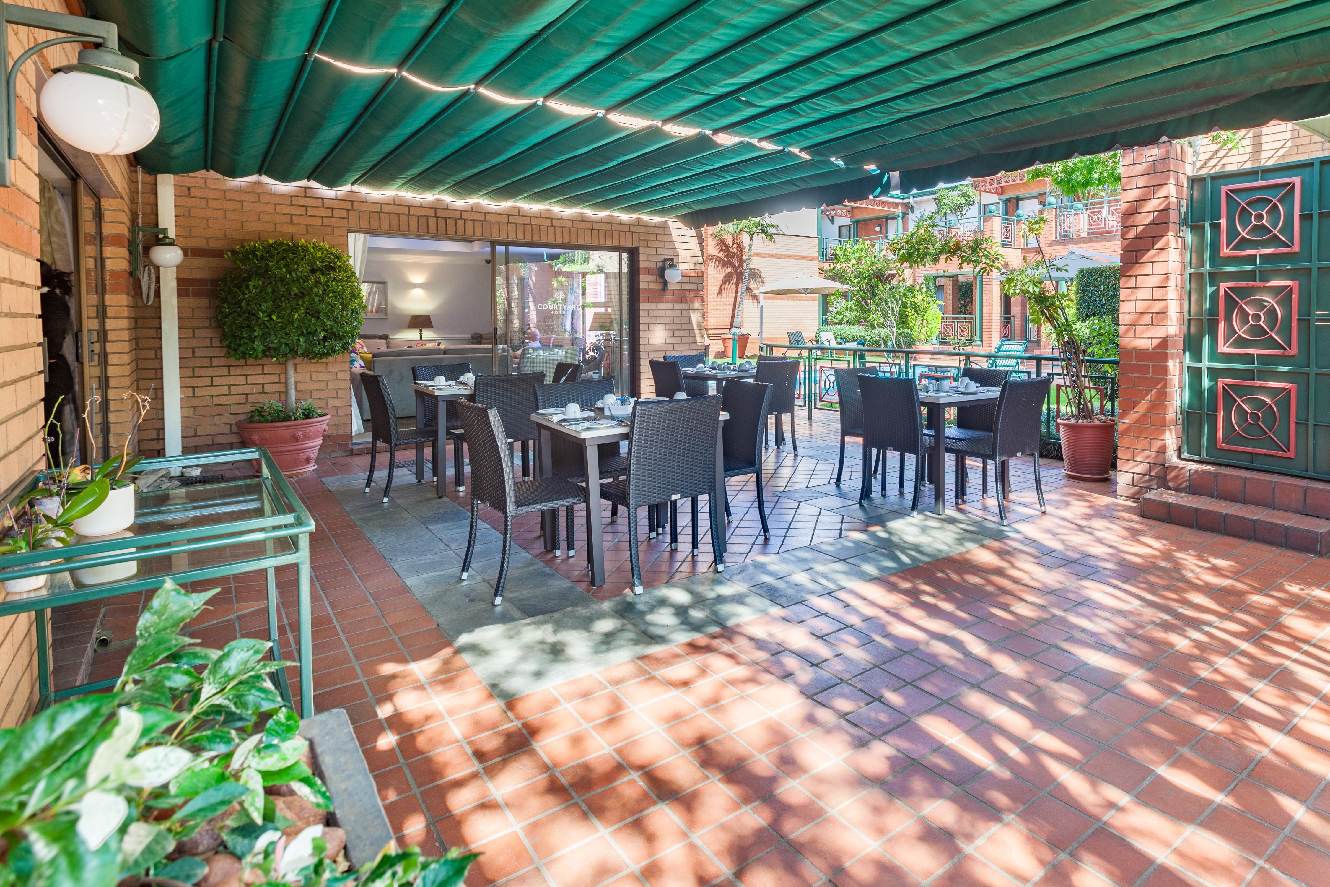 Courtyard Hotel Rosebank Johannesburg Bagian luar foto