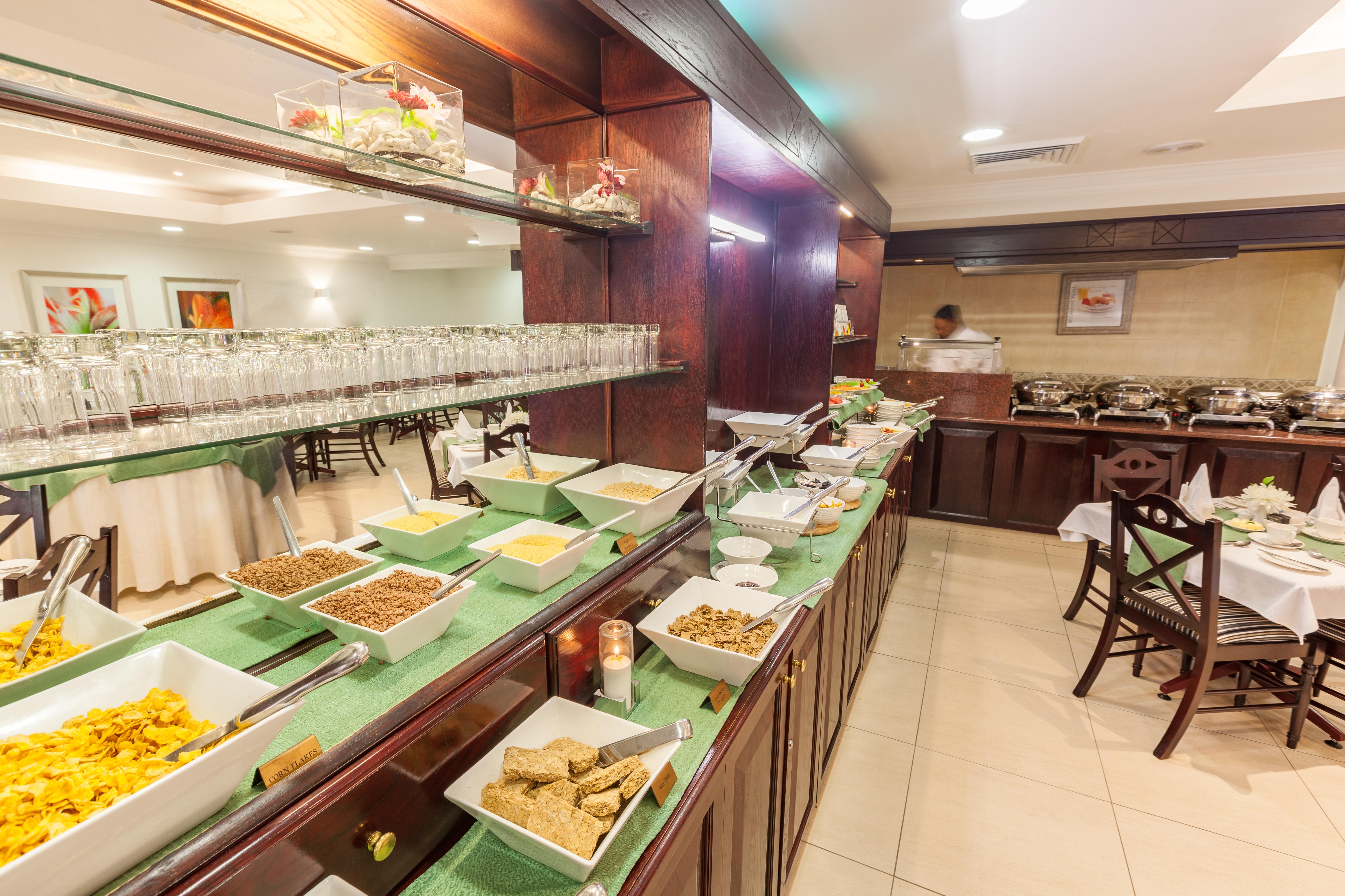 Courtyard Hotel Rosebank Johannesburg Bagian luar foto