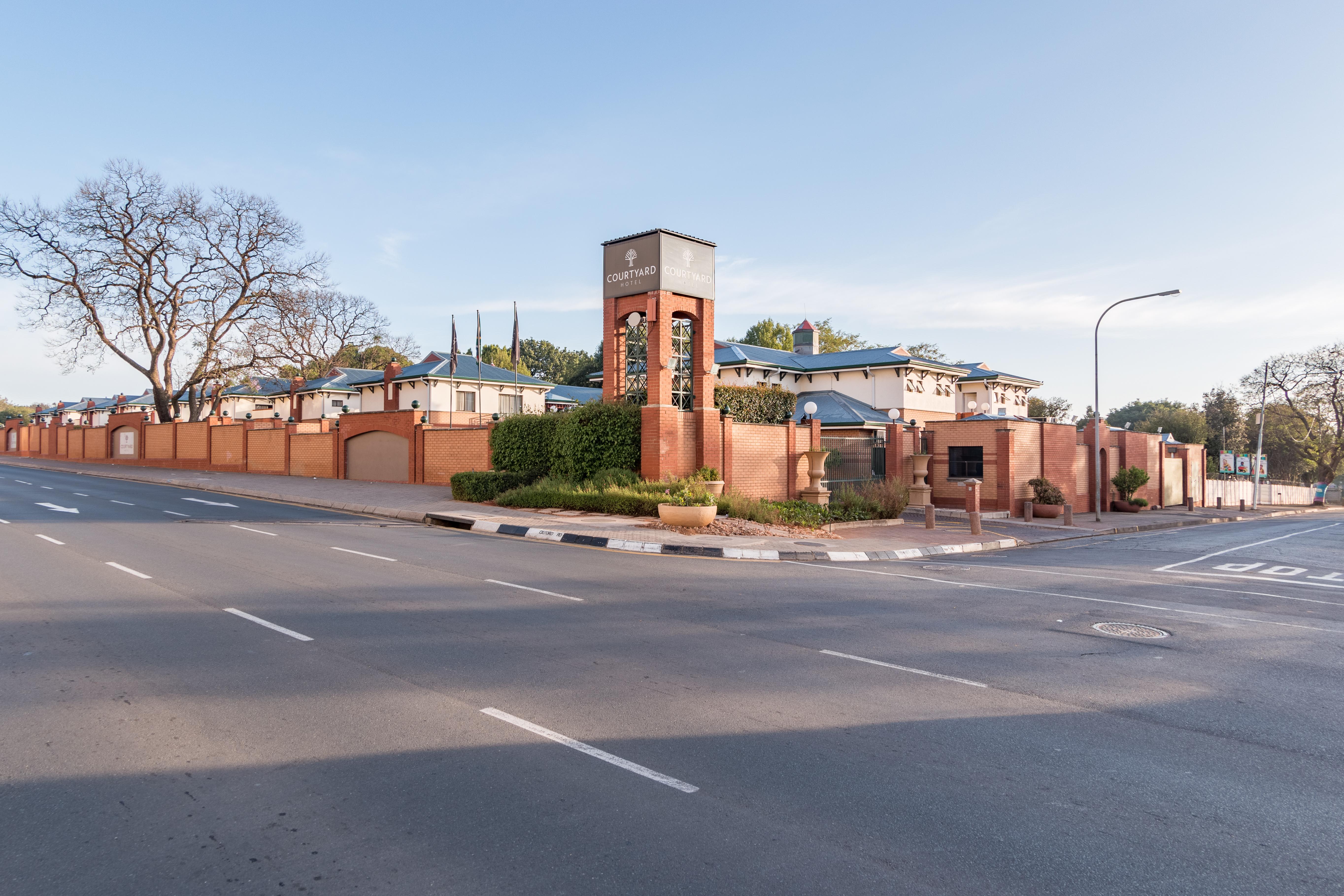 Courtyard Hotel Rosebank Johannesburg Bagian luar foto