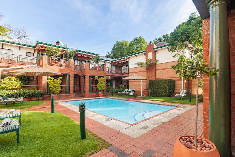Courtyard Hotel Rosebank Johannesburg Bagian luar foto