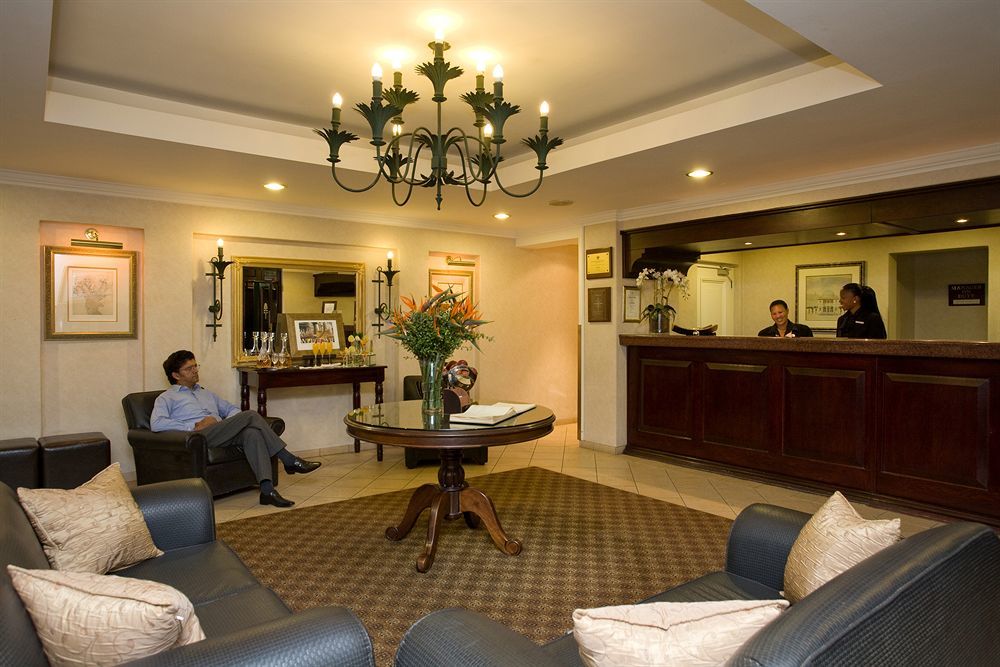 Courtyard Hotel Rosebank Johannesburg Bagian luar foto