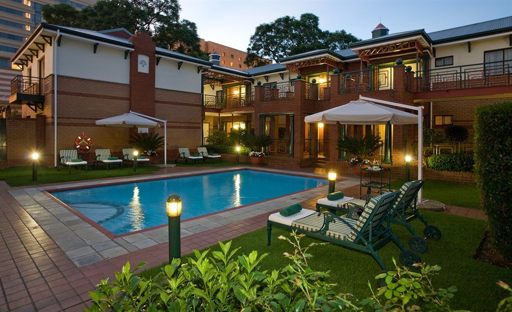 Courtyard Hotel Rosebank Johannesburg Bagian luar foto