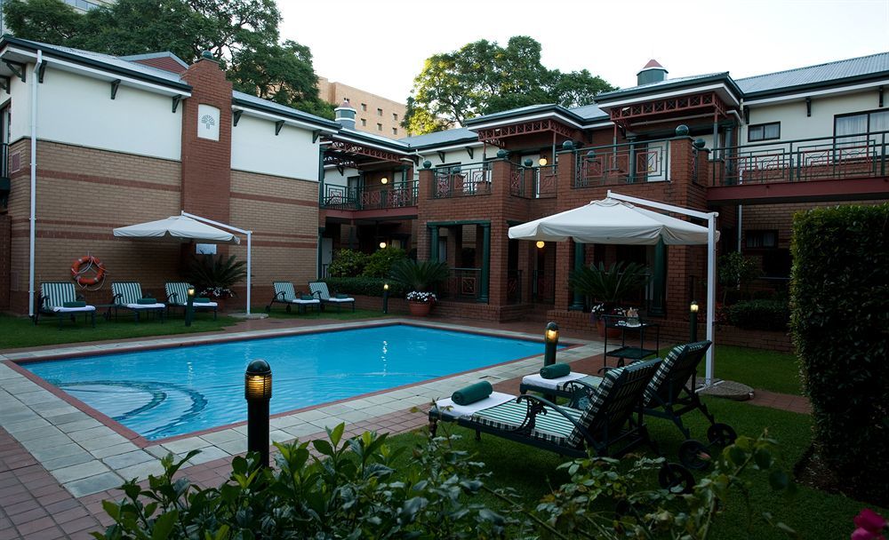 Courtyard Hotel Rosebank Johannesburg Bagian luar foto