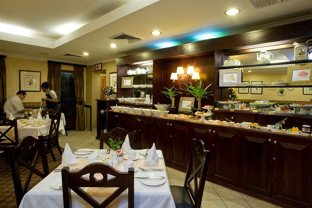 Courtyard Hotel Rosebank Johannesburg Bagian luar foto