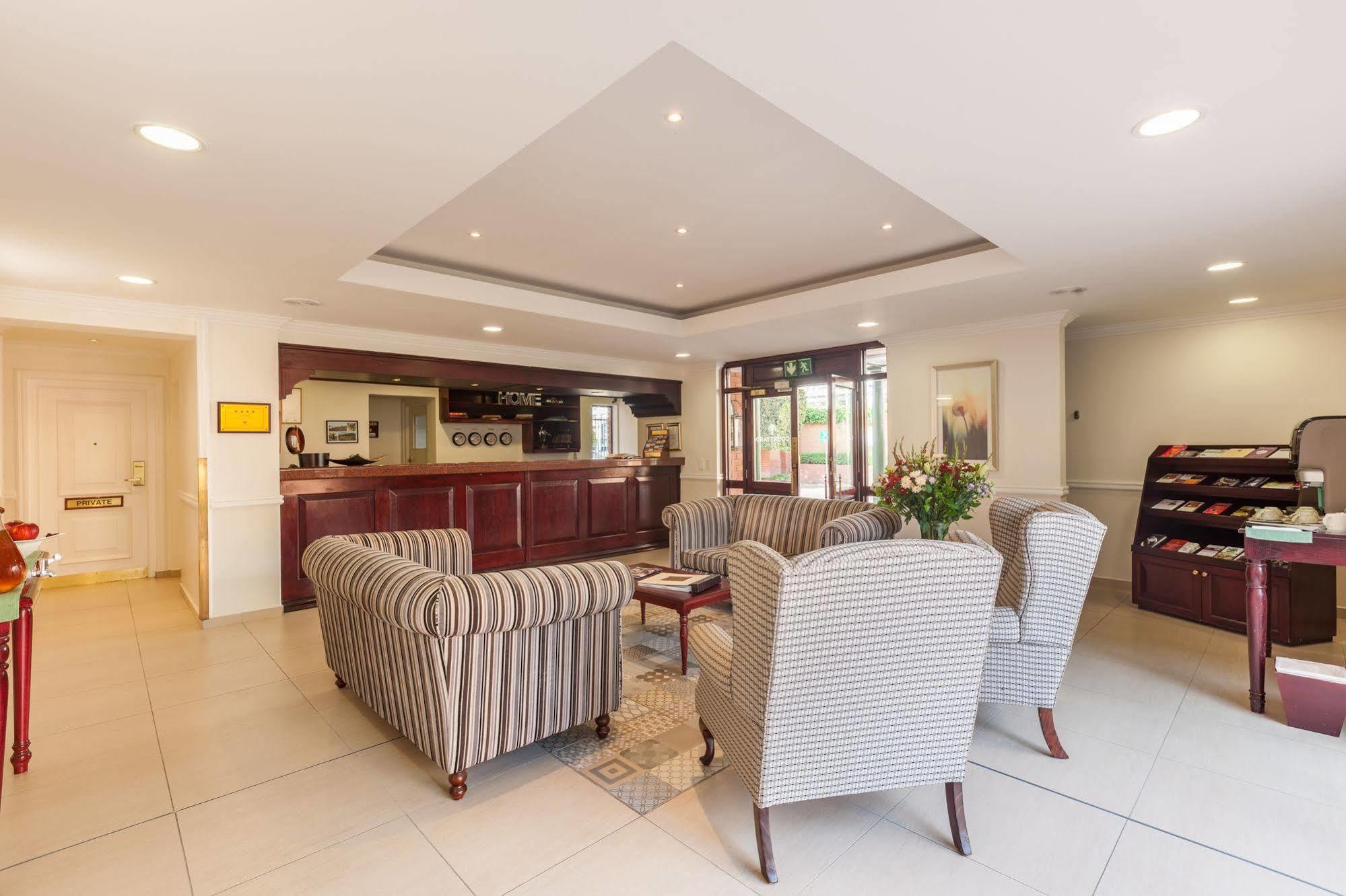 Courtyard Hotel Rosebank Johannesburg Bagian luar foto